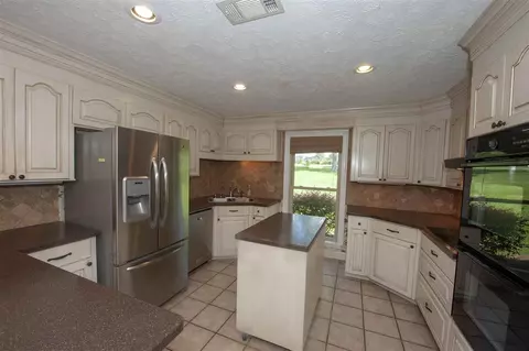 103 Meadowview Dr, Brandon, MS 39047 photo 2