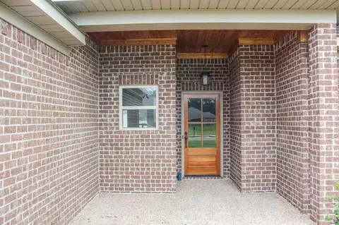 305 Somerset Dr, Florence, MS 39073 photo 2