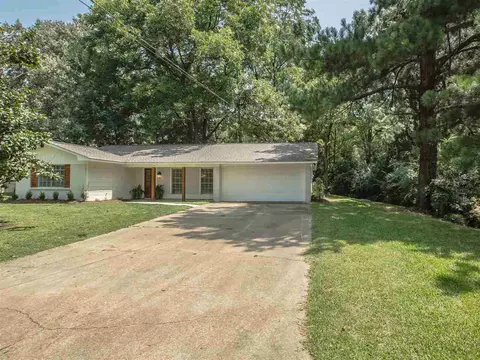 908 Kent Dr, Clinton, MS 39056 photo 3