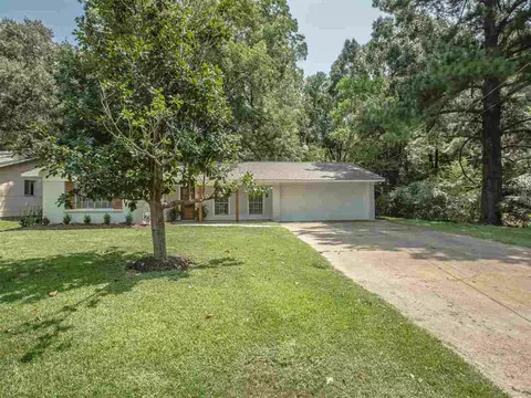 908 Kent Dr, Clinton, MS 39056 photo 2