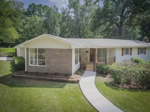 1631 Pinevale St, Jackson, MS 39211 photo 2