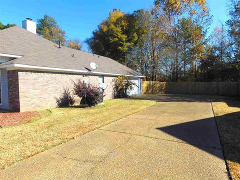 923 Mountain Crest Dr, Byram, MS 39272 photo 4