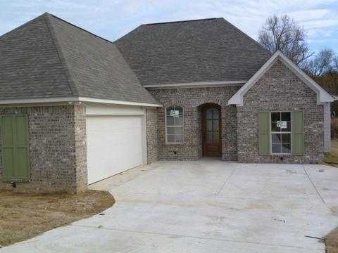 124 Woodscape Dr, Canton, MS 39046 photo 1