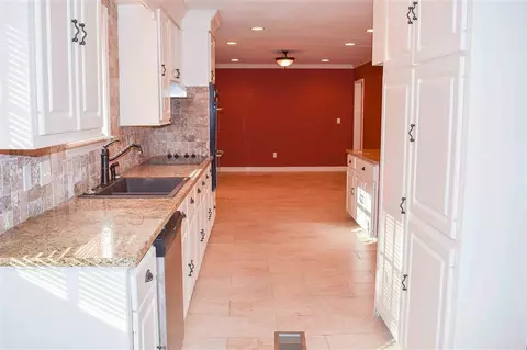 111 Maywood Cir, Jackson, MS 39211 photo 8