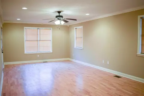 111 Maywood Cir, Jackson, MS 39211 photo 3