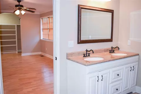 111 Maywood Cir, Jackson, MS 39211 photo 16