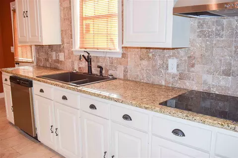 111 Maywood Cir, Jackson, MS 39211 photo 6