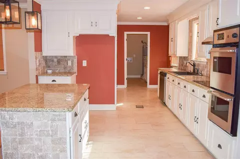 111 Maywood Cir, Jackson, MS 39211 photo 5