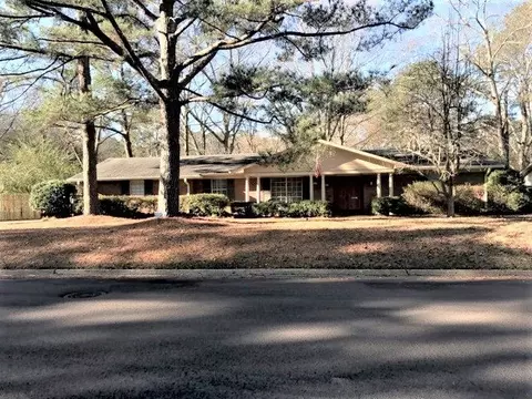 1055 Briarfield Rd, Jackson, MS 39211 photo 2
