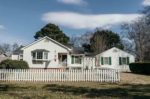 818 Colonial Cir, Jackson, MS 39211 photo 1