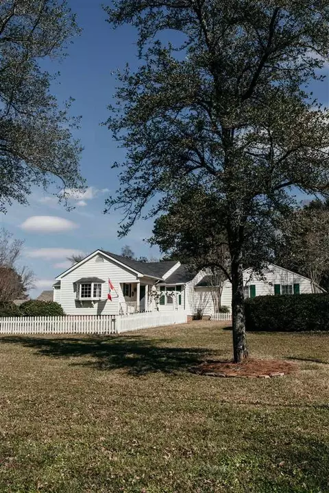 818 Colonial Cir, Jackson, MS 39211 photo 2