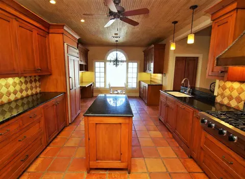 2218 Sheffield Dr, Jackson, MS 39211 photo 5