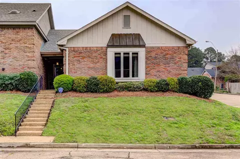 202 Meadow Knoll Dr, Jackson, MS 39211 photo 1