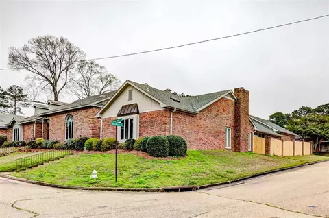 202 Meadow Knoll Dr, Jackson, MS 39211 photo 2