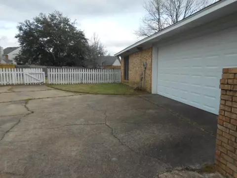 7 River Oaks Pl, Jackson, MS 39211 photo 2