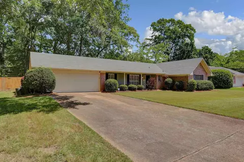 6121 Lake Trace Cir, Jackson, MS 39211 photo 2