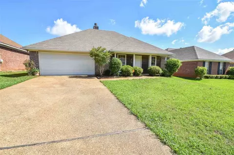 655 Parker Pl, Brandon, MS 39042 photo 1