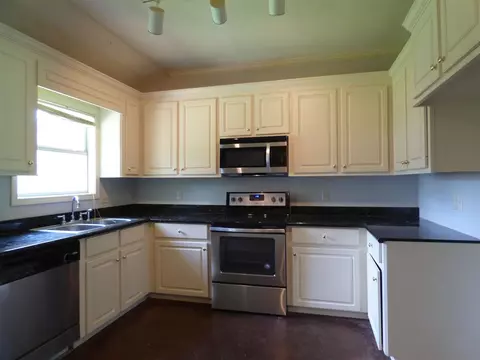 128 Torrence Cv, Byram, MS 39272 photo 5