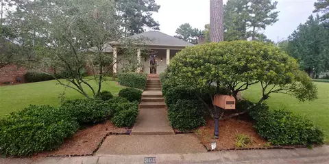 300 Ridge Cir, Brandon, MS 39047 photo 1