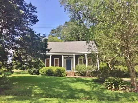 702 Grant St, Summit, MS 39666 photo 1