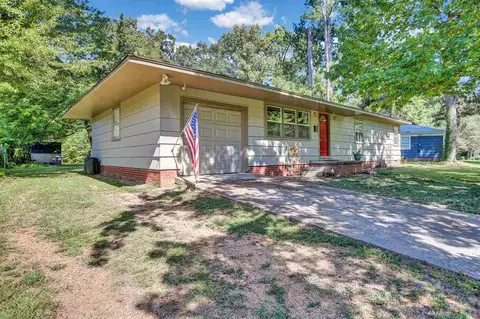 820 Colonial Cir, Jackson, MS 39211 photo 4