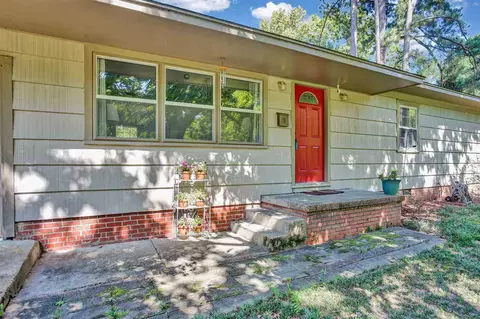 820 Colonial Cir, Jackson, MS 39211 photo 1