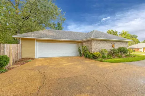 137 Hanover Dr, Brandon, MS 39047 photo 2