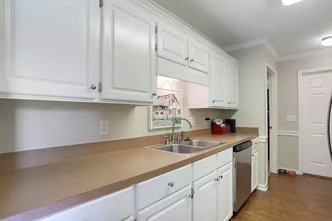 549 Eaglewood Dr, Florence, MS 39073 photo 6