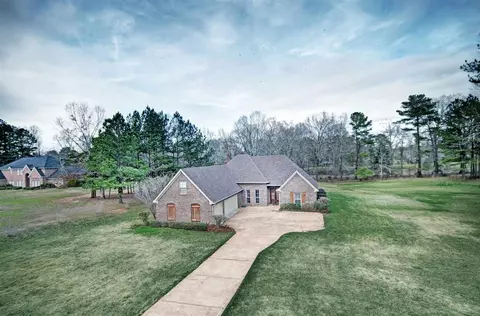 119 Hunter Trl, Florence, MS 39073 photo 1