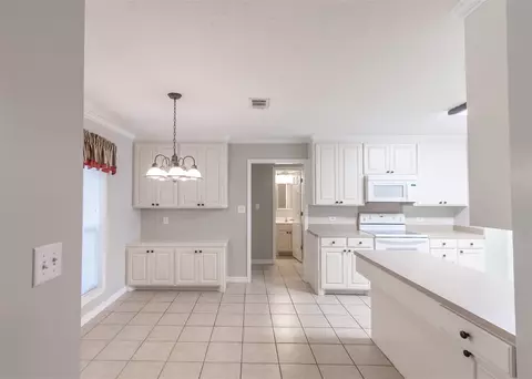 111 Eastside Dr, Brandon, MS 39047 photo 12