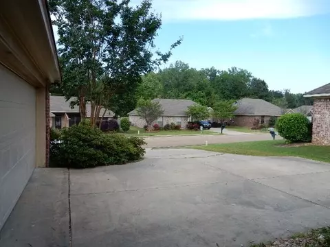 320 Azalea Ct, Brandon, MS 39047 photo 5