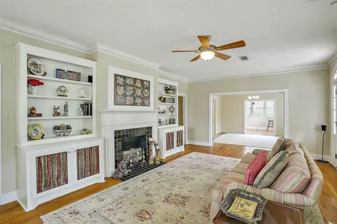 313 E College St, Clinton, MS 39056 photo 9