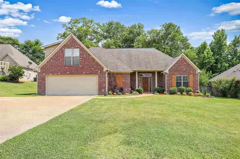 136 Marion Dr, Clinton, MS 39056 photo 1
