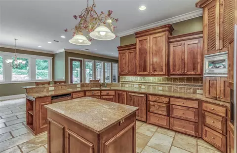 2015 Centre Pointe Dr, Brandon, MS 39042 photo 13