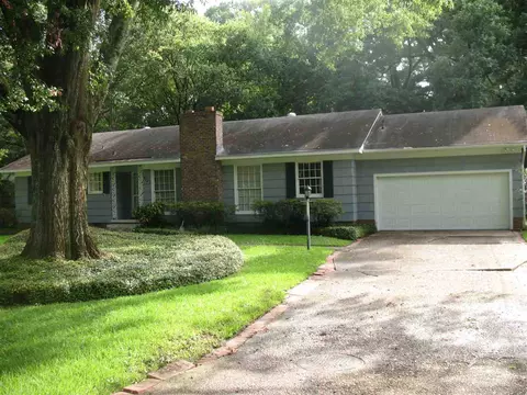 3731 Montrose Cir, Jackson, MS 39216 photo 2