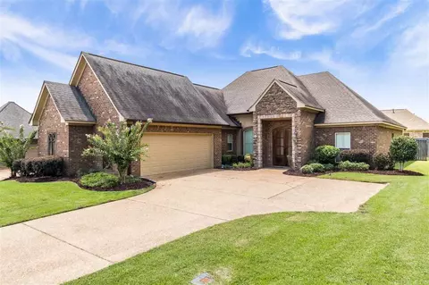 102 Amethyst Ln, Brandon, MS 39047 photo 1