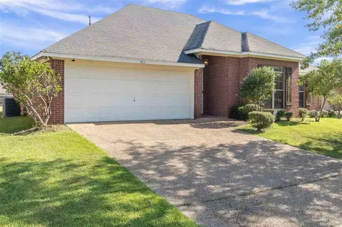 911 Fairview Pl, Brandon, MS 39047 photo 2