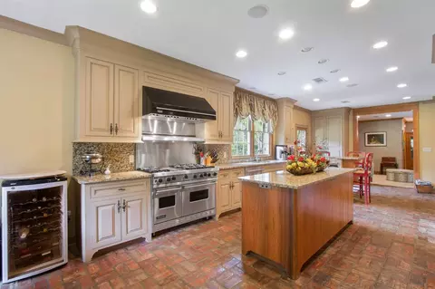 4239 N Honeysuckle, Jackson, MS 39211 photo 3