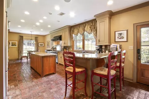 4239 N Honeysuckle, Jackson, MS 39211 photo 4