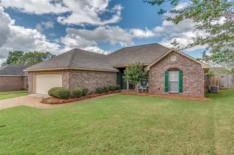 2012 Rolling Hill Dr, Brandon, MS 39042 photo 1
