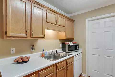 2144 Meagan Dr, Byram, MS 39272 photo 8