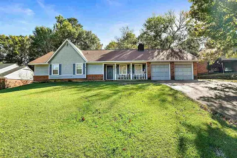 1607 Springridge Dr, Jackson, MS 39211 photo 1