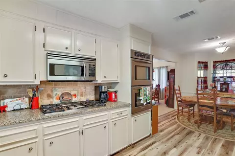 204 Swallow Dr, Brandon, MS 39047 photo 11