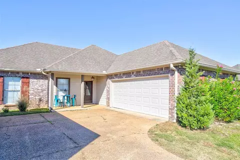 114 Carriage Ln, Florence, MS 39073 photo 1