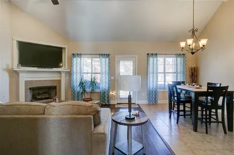 114 Carriage Ln, Florence, MS 39073 photo 3