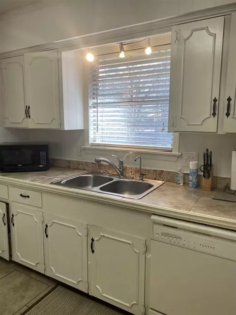851 Briarfield Rd, Jackson, MS 39211 photo 3