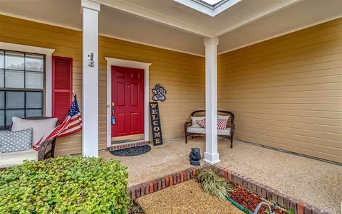 209 Devonport Cir, Raymond, MS 39154 photo 3