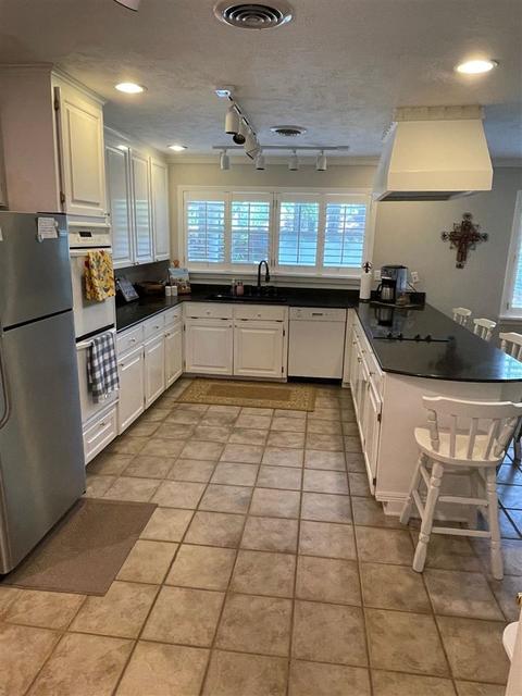 1329 E 3rd St, Forest, MS 39074 photo 5