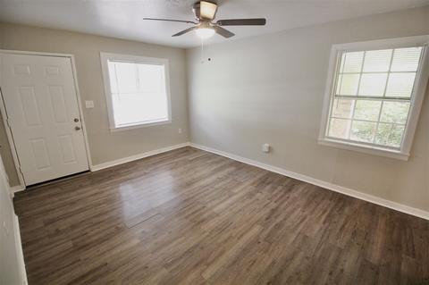 3033 Woodview Dr, Jackson, MS 39212 photo 4
