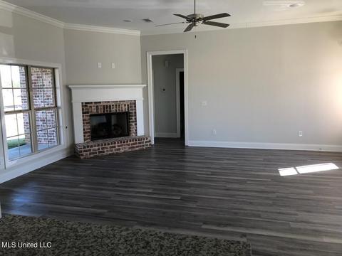 125 Chartleigh Cir, Canton, MS 39046 photo 4